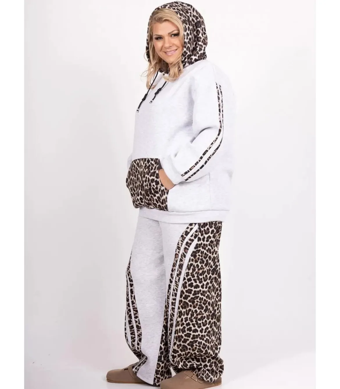 AmyClo harmaa leopardikuvioinen oloasusetti (plus size)