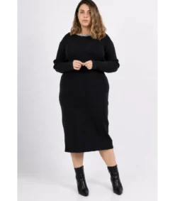 AmyClo musta neulemekko strassikauluksella (plus size)