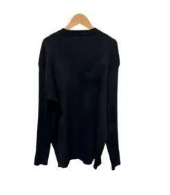 AmyClo musta neule strassikauluksella (plus size)