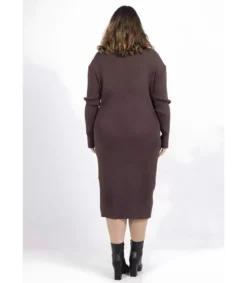 AmyClo ruskea neulemekko strassikauluksella (plus size)
