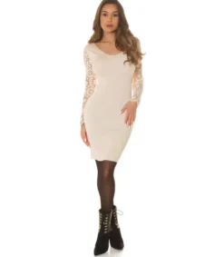 Beige neulemekko virkatuilla hihoilla
