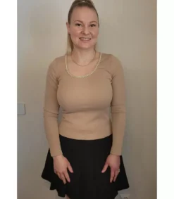 Beige pitkähihainen ribbipaita helmikauluksella