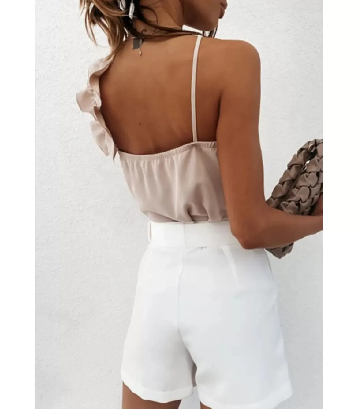 Beige röyhelökoristeinen toppi