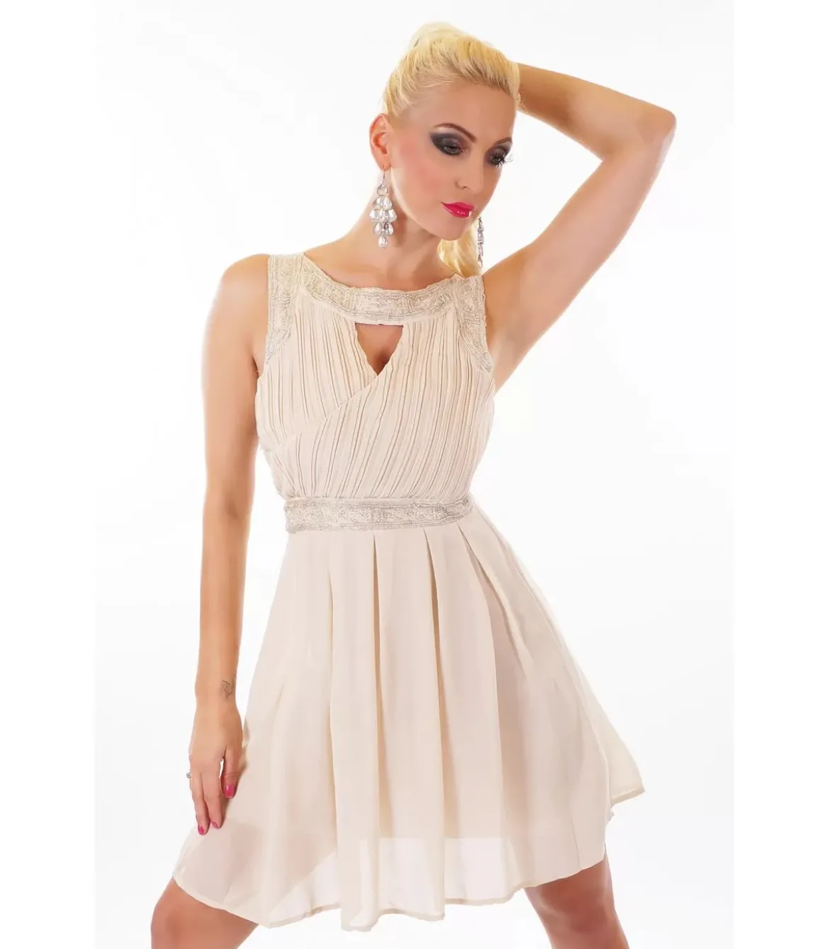Beige sifonkijuhlamekko koristeilla