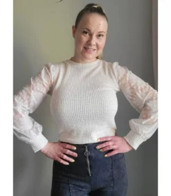 Beige vohvelipaita auringonkukallisilla mesh-pussihihoilla