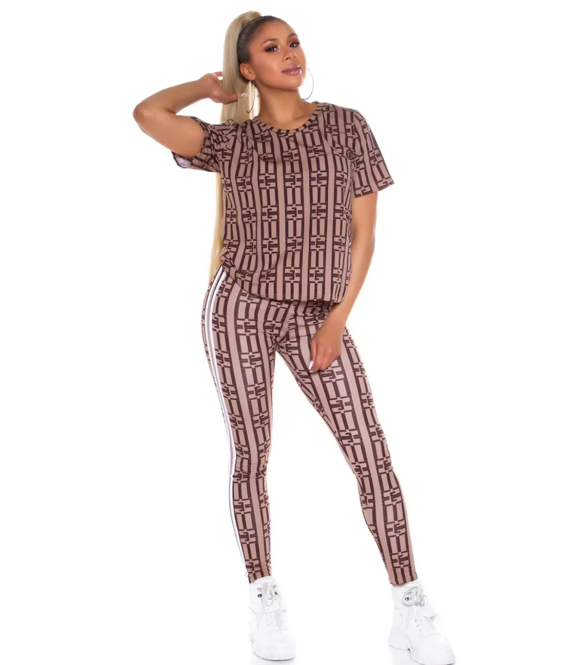 Cappuccino lyhythihainen printtikuvioinen joggerisetti raidoilla