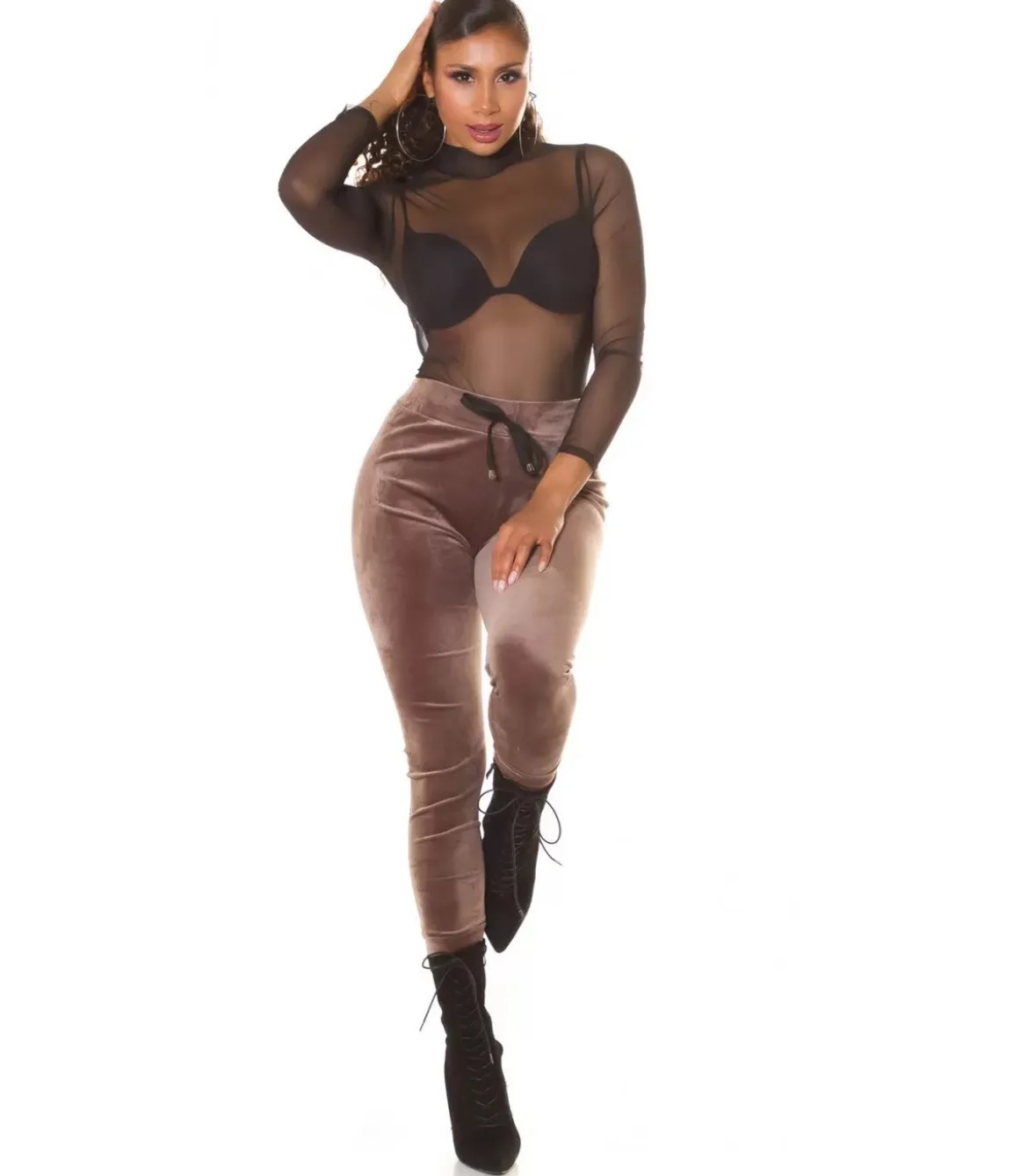 Cappuccinot samettilook joggerit
