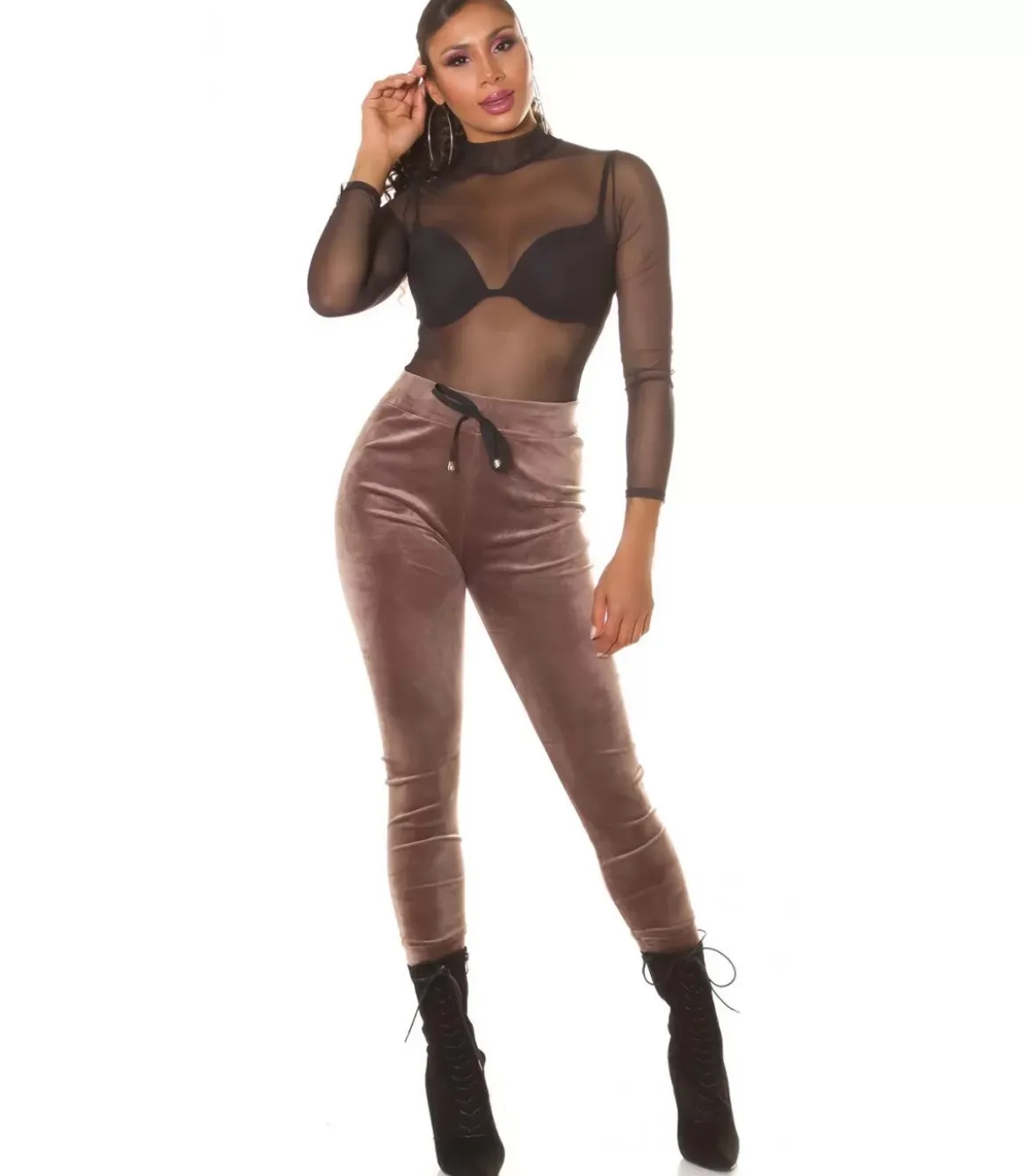 Cappuccinot samettilook joggerit