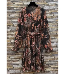 Elle Style Aria musta leo- ja kukkakuvioinen v-mekko vyöllä