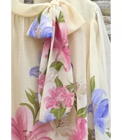 Elle Style Sylvia beige kukkakuvioinen pusero