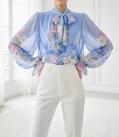 Elle Style Sylvia vaaleansininen kukkakuvioinen pusero