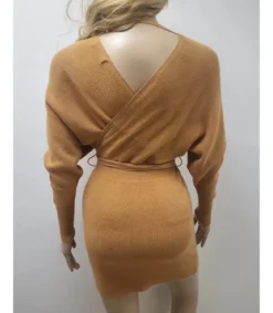 Kameli wrap-look v-neulemekko lepakkohihoilla ja vyöllä