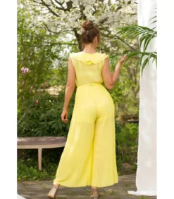 Keltainen v-röyhelöjumpsuit vyöllä