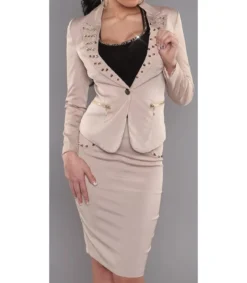 Koucla beige niittikoristeinen bleiseri