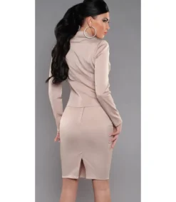 Koucla beige niittikoristeinen bleiseri