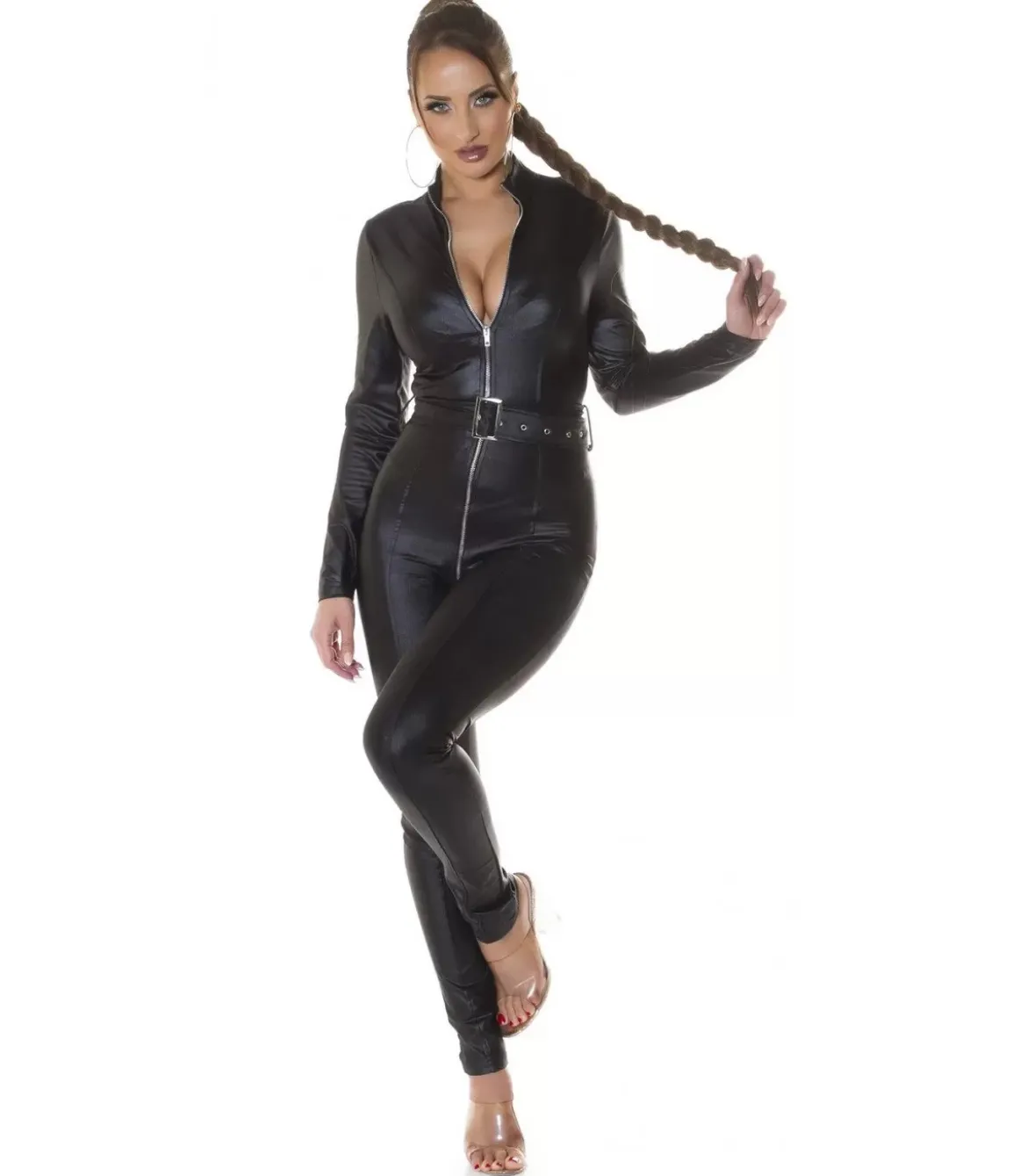 Koucla musta tekonahkainen jumpsuit vetoketjulla ja vyöllä