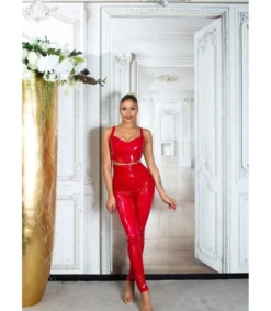 Koucla punaiset korkeavyötäröiset latex look housut