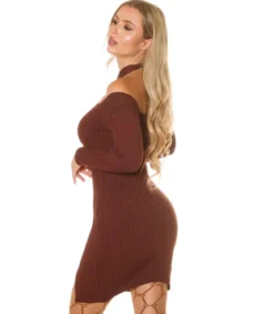 Koucla ruskea off-shoulder ribbineulemekko kurkistusaukolla
