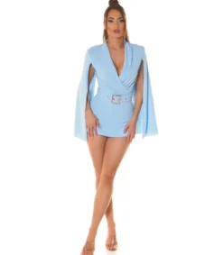 Koucla vaaleansininen shortsihame v-playsuit avohihoilla ja vyöllä