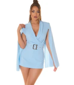 Koucla vaaleansininen shortsihame v-playsuit avohihoilla ja vyöllä