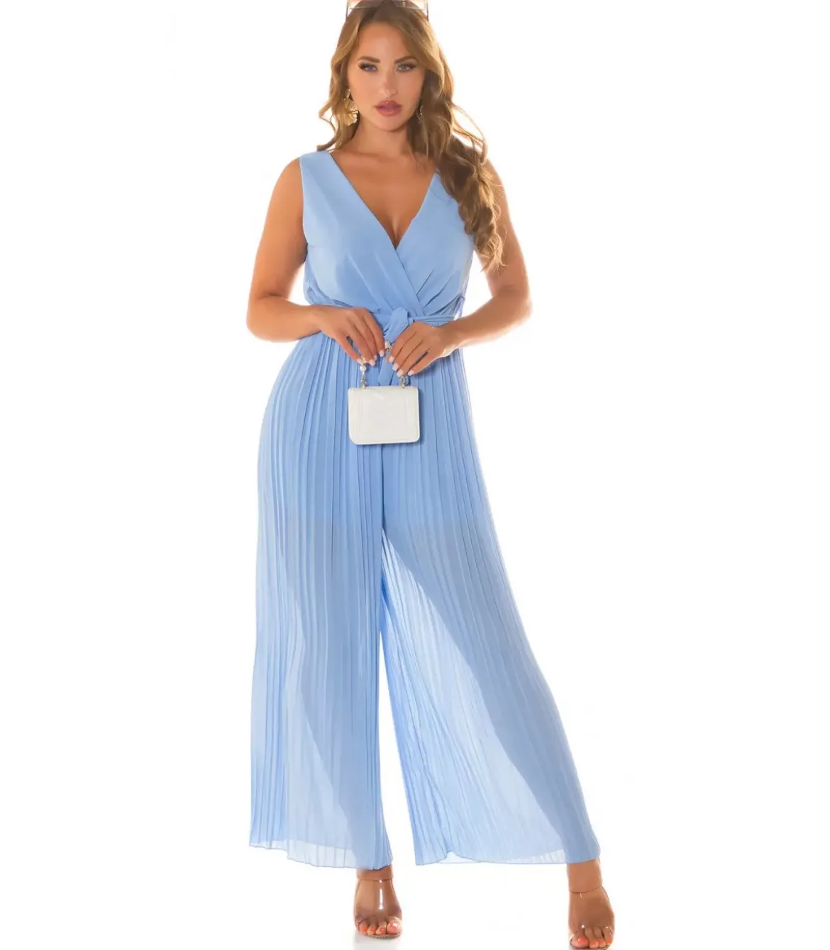 Koucla vaaleansininen vekkilahkeinen v-jumpsuit vyöllä