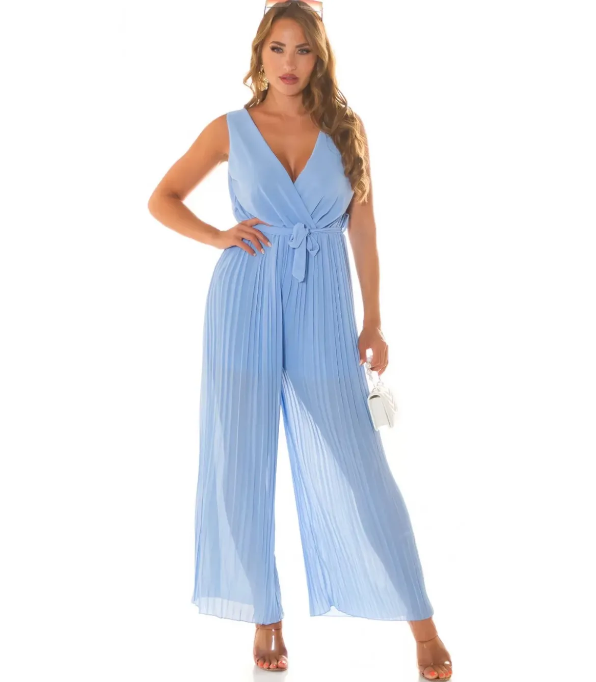 Koucla vaaleansininen vekkilahkeinen v-jumpsuit vyöllä