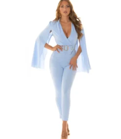 Koucla vaaleansininen v-jumpsuit avohihoilla ja vyöllä