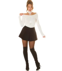 Koucla valkoinen off-shoulder pitsichoker neule