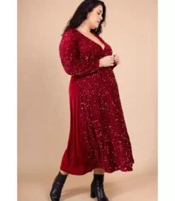 Lilie viininpunainen pitkä v-samettimekko paljeteilla ja vyöllä (plus size)