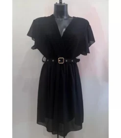 Mily musta lyhythihainen v-mekko vyöllä (plus size)