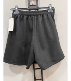 Mily musta shortsihame napeilla (plus size)