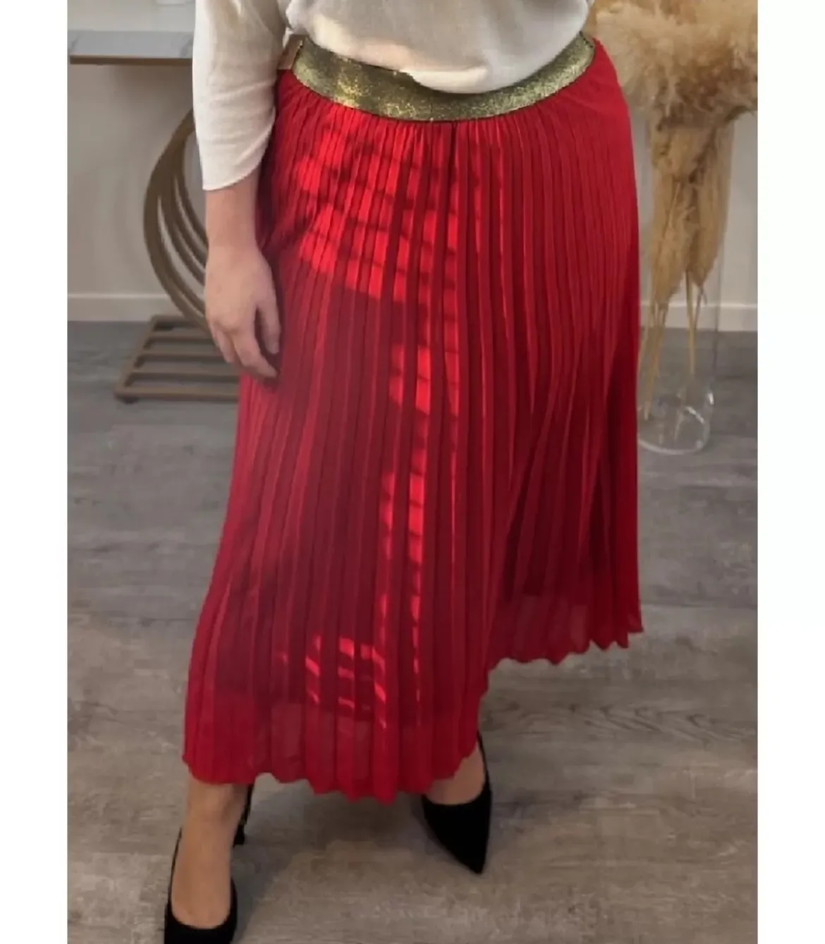 Mily punainen pitkä vekkihame kultaisella vyötäröresorilla (plus size)