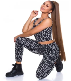 Musta crop top printtikuvioinen joggerisetti