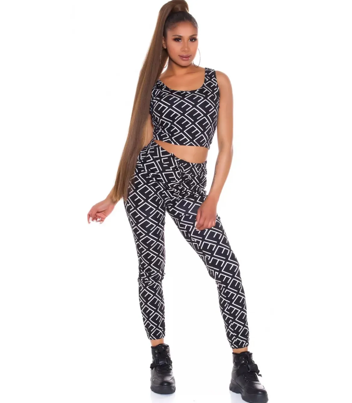 Musta crop top printtikuvioinen joggerisetti