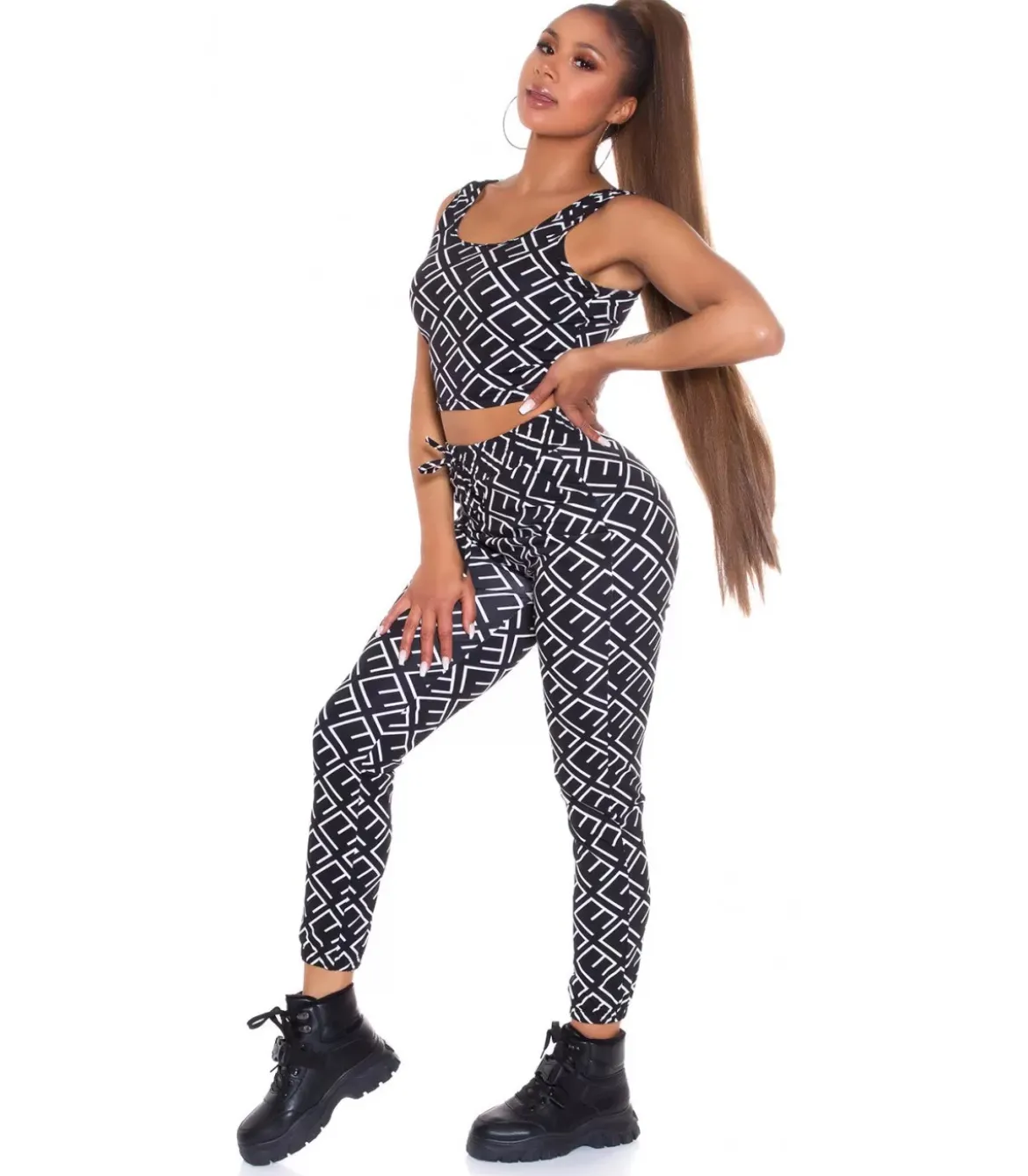 Musta crop top printtikuvioinen joggerisetti