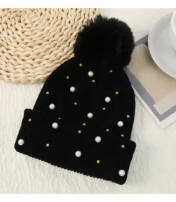Musta helmikoristeinen tupsupipo