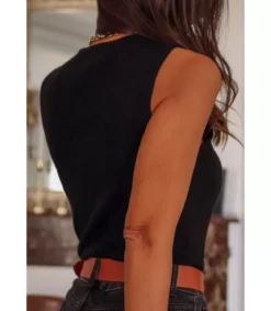 Musta hihaton body mesh pääntiellä