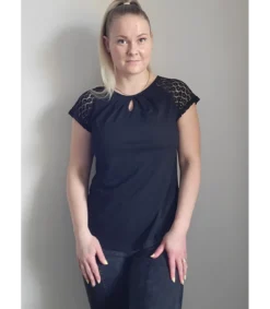 Musta lyhythihainen keyhole t-paita pitsihihoilla