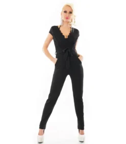 Musta lyhythihainen v-jumpsuit pitsillä ja vyöllä