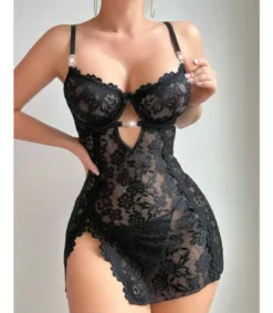 Musta pitsibabydoll strasseilla