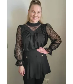 Musta pitsihihainen väljä pusero