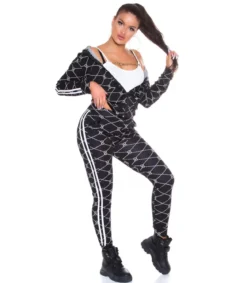 Musta printtikuvioinen joggerisetti tuplaraidoilla