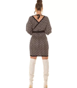 Musta printtikuvioinen wrap-look v-neulemekko lepakkohihoilla ja vyöllä