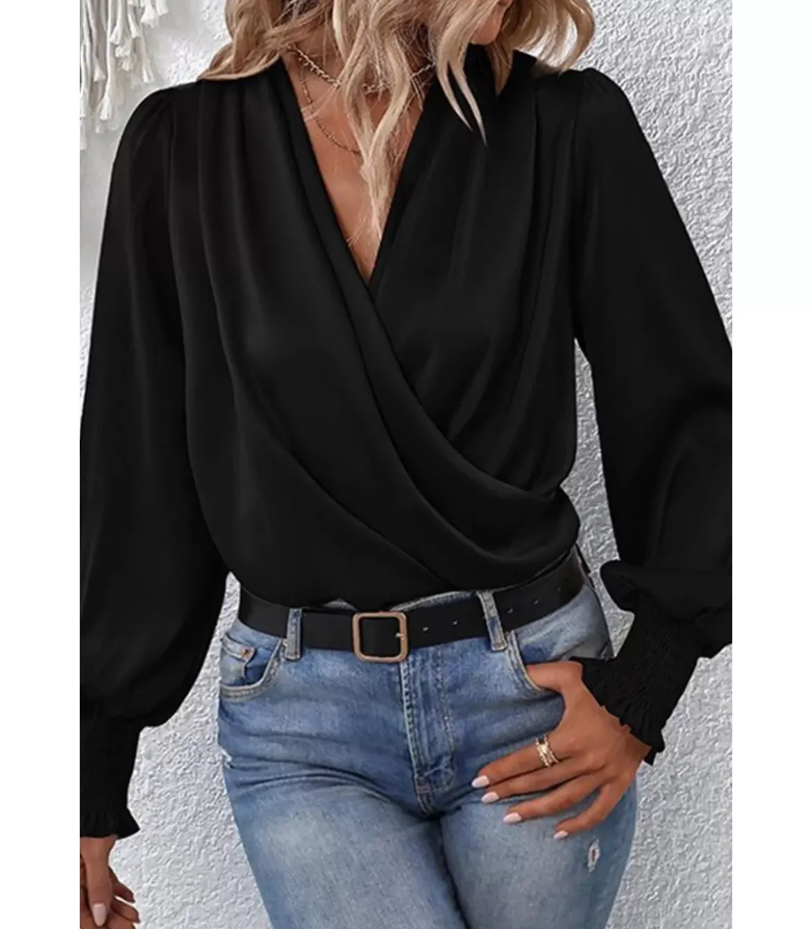 Musta pussihihainen wrap-look v-pusero