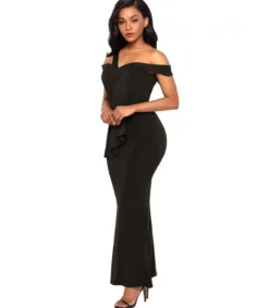 Musta yksiolkaiminen off-shoulder maksimekko