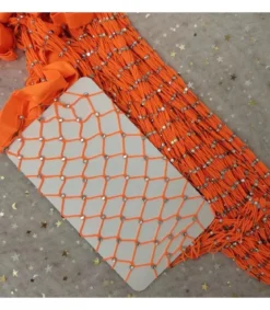 Oranssit strassikoristeiset verkkosukat
