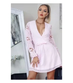 Parisian vaaleanpunainen koristehihainen v-wrap-look mekko