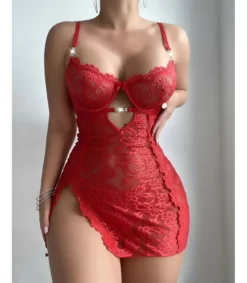 Punainen pitsibabydoll strasseilla