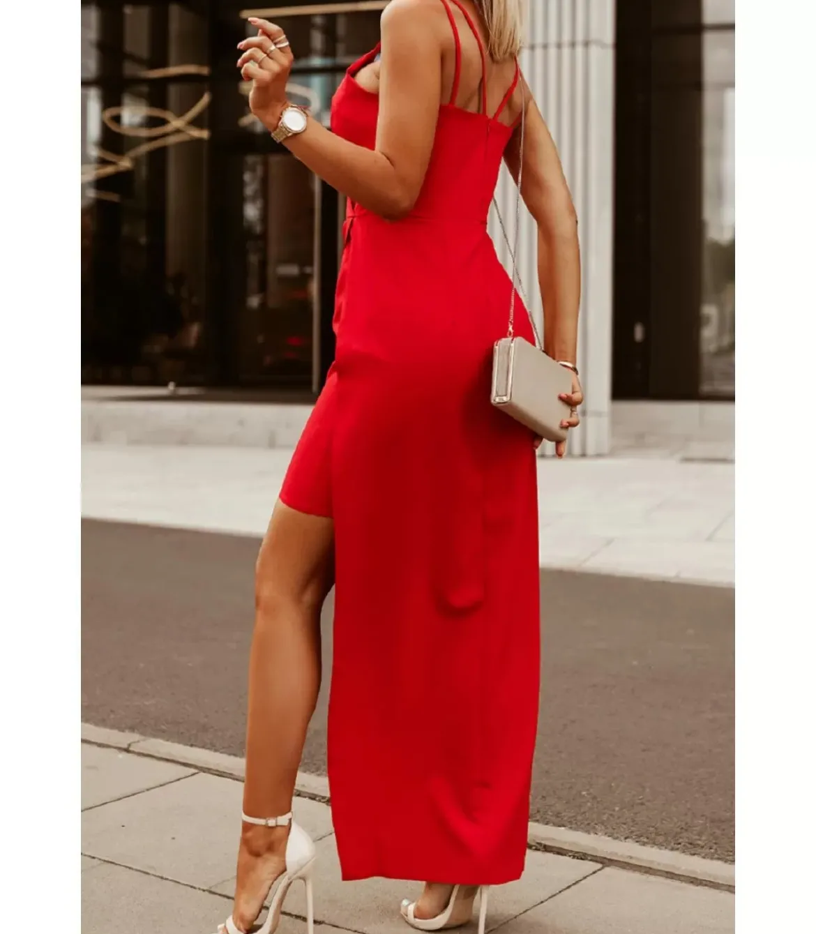 Punainen wrap-look v-mekko halkiolla