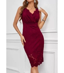 Punainen wrap-look v-pitsimekko